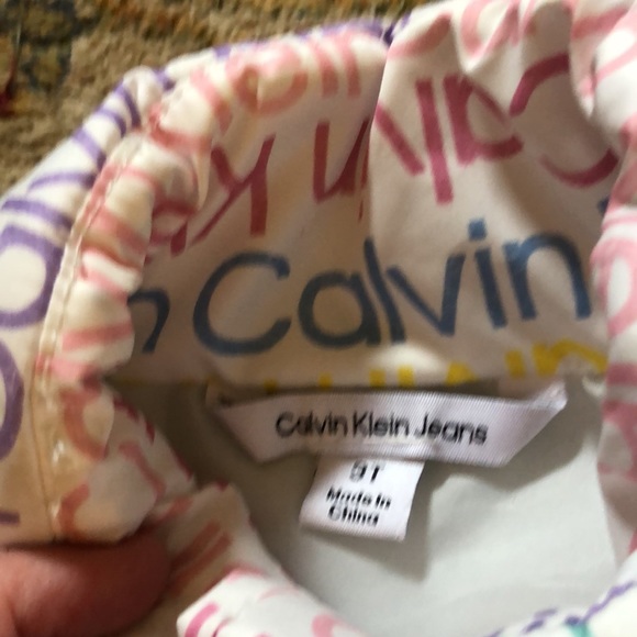 Calvin Klein 3T white puffer vest with colorful names - Picture 3 of 6